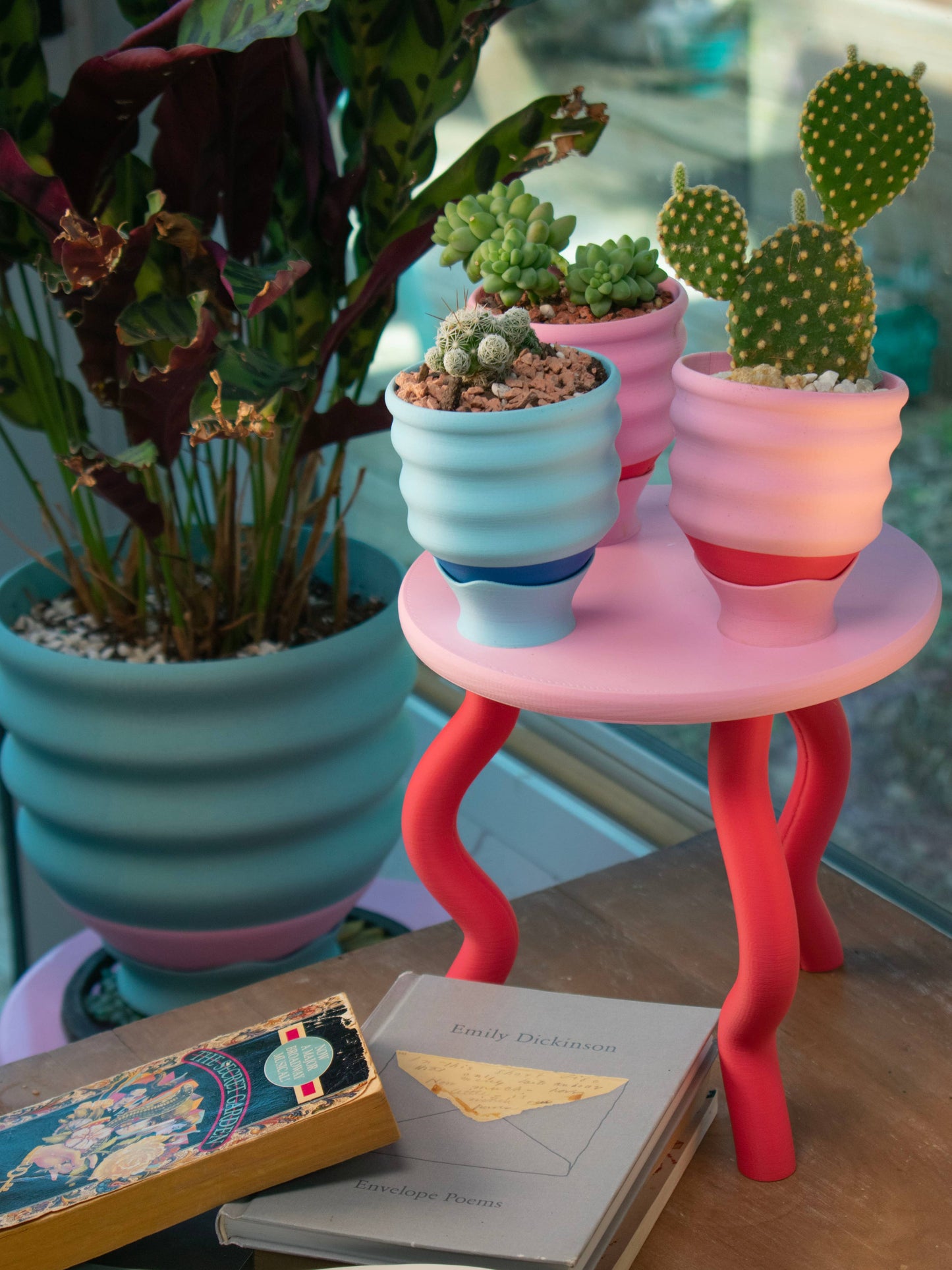 Wavy Plant Stand (3 colorways): Red + Pink